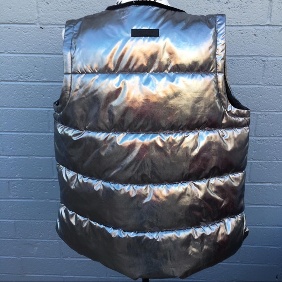 Calvin Klein Silver Puffy Performance Vest - Picture 2 of 8